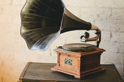 Invest in Handcrafted Vinyl Record Players: Exclusive Benefits & Guide